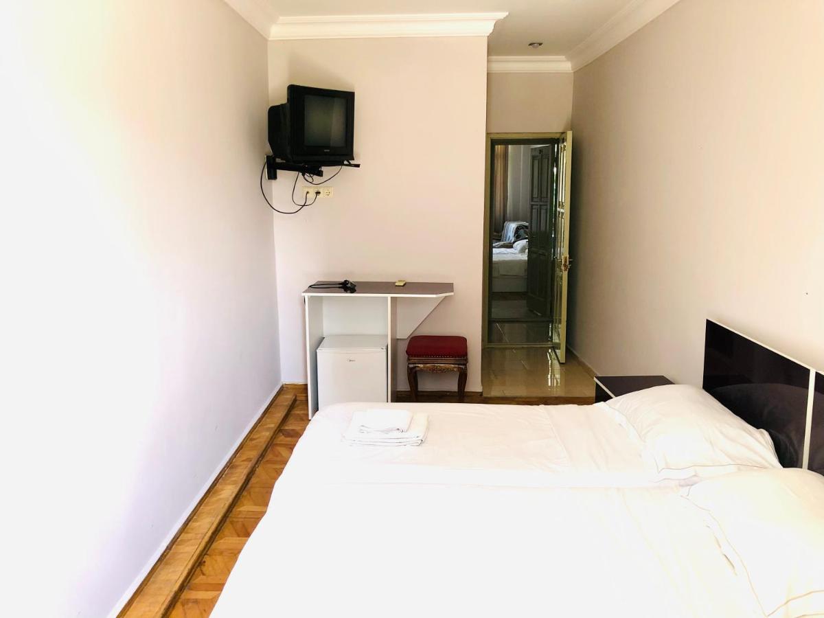 Hotel Dolphin באטומי מראה חיצוני תמונה