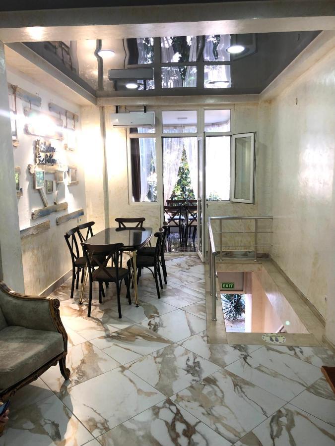 Hotel Dolphin באטומי מראה חיצוני תמונה