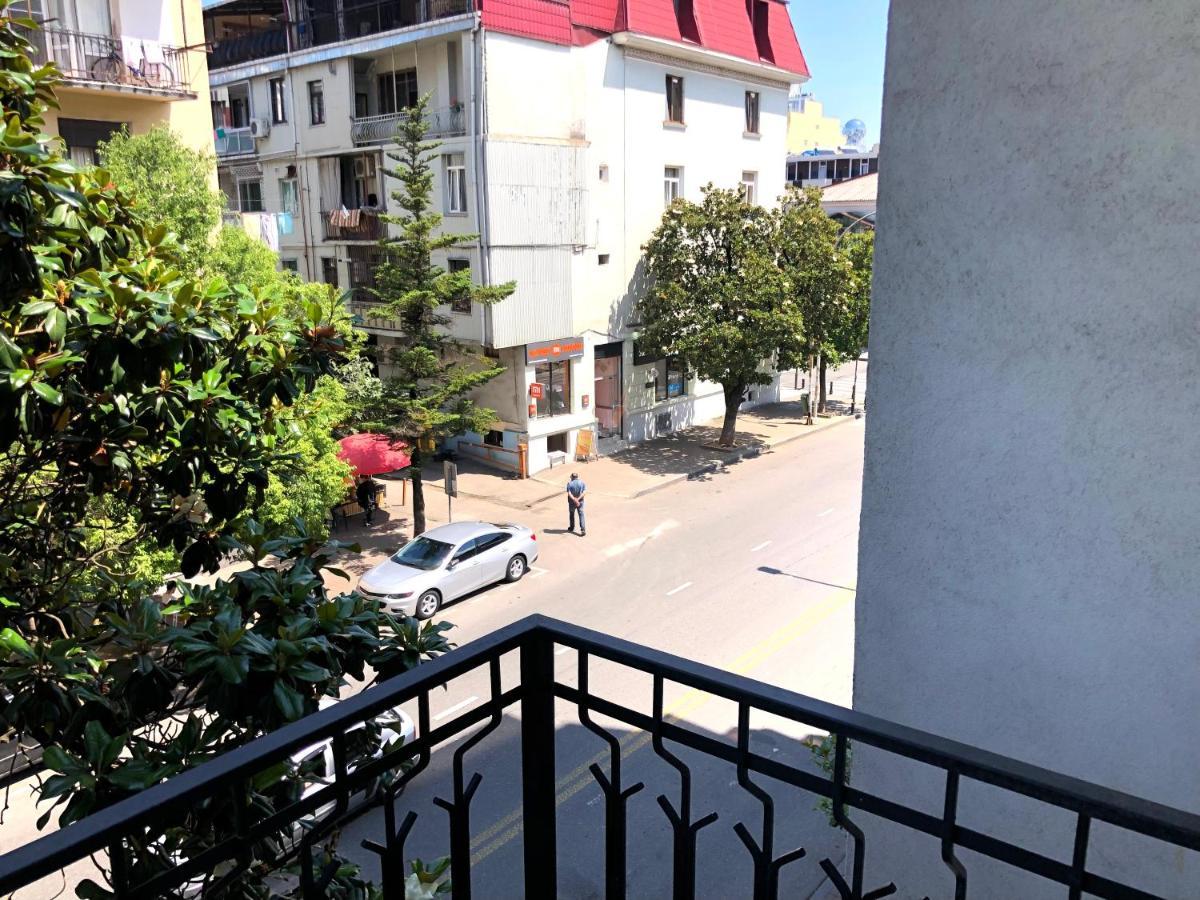 Hotel Dolphin באטומי מראה חיצוני תמונה