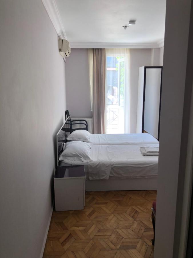 Hotel Dolphin באטומי מראה חיצוני תמונה