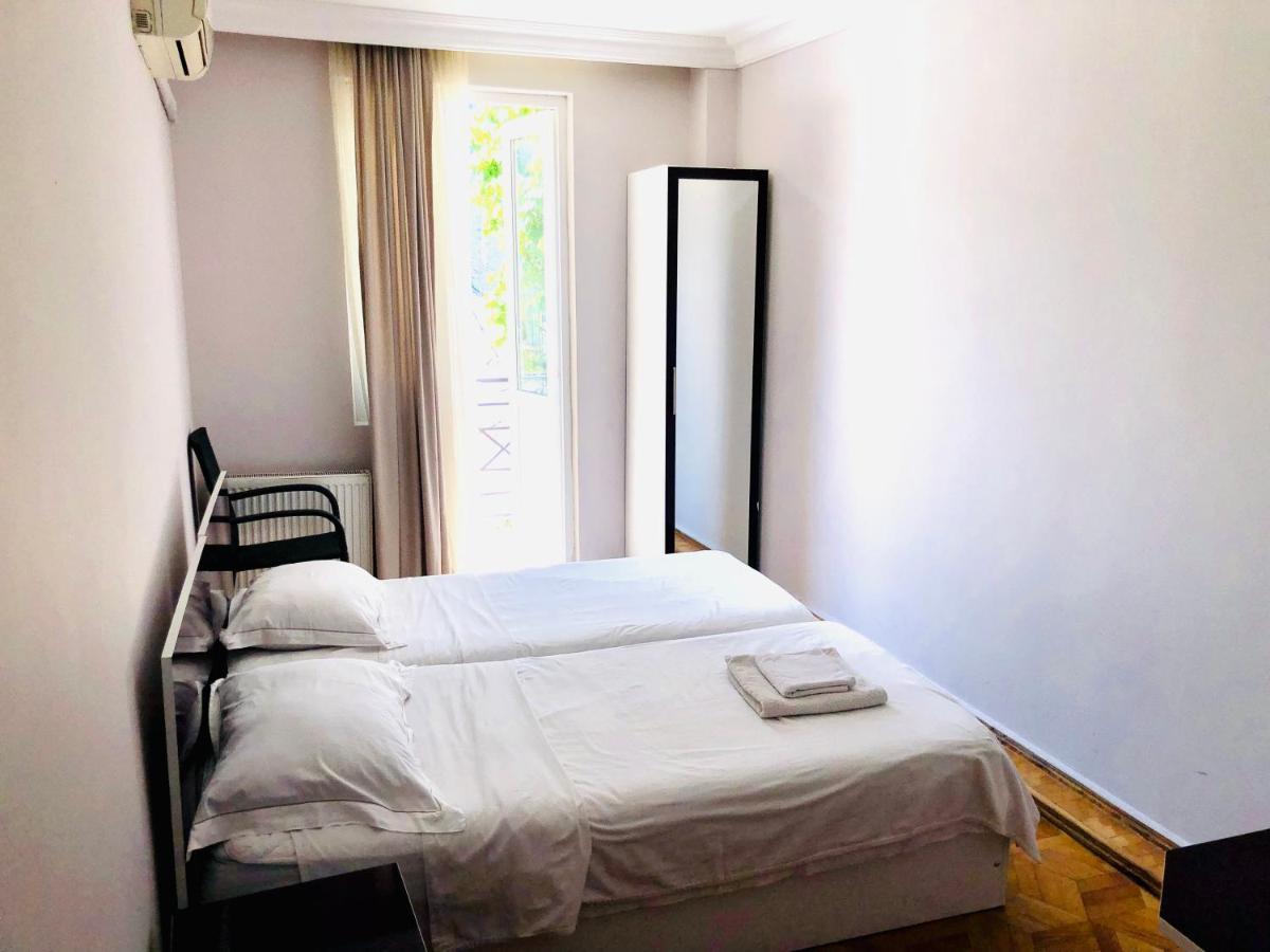 Hotel Dolphin באטומי מראה חיצוני תמונה