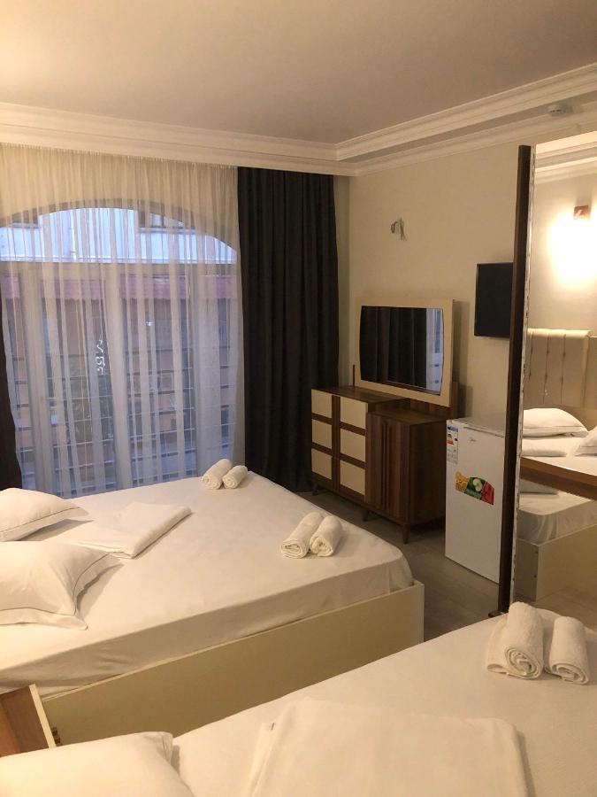 Hotel Dolphin באטומי מראה חיצוני תמונה