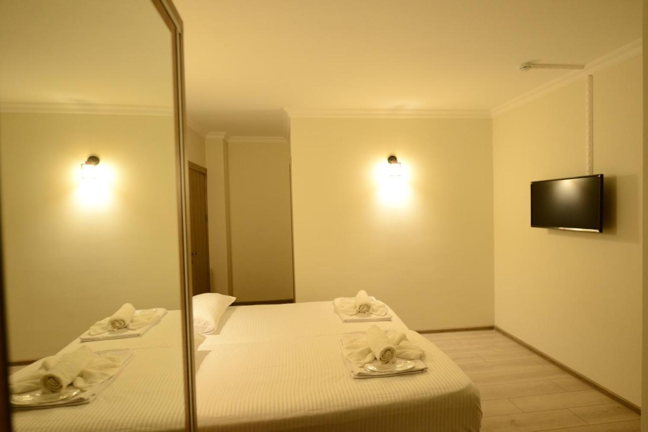 Hotel Dolphin באטומי מראה חיצוני תמונה