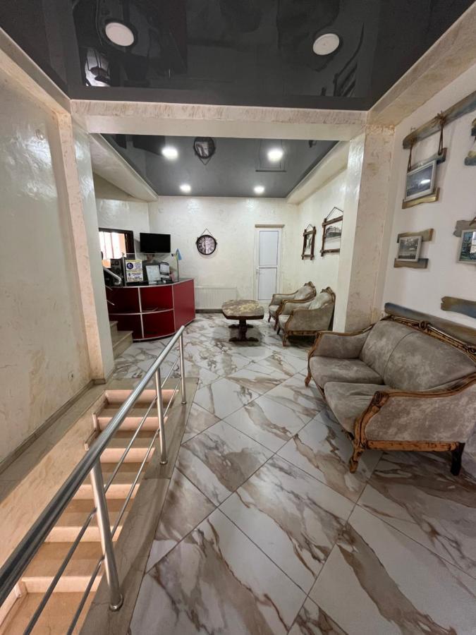 Hotel Dolphin באטומי מראה חיצוני תמונה